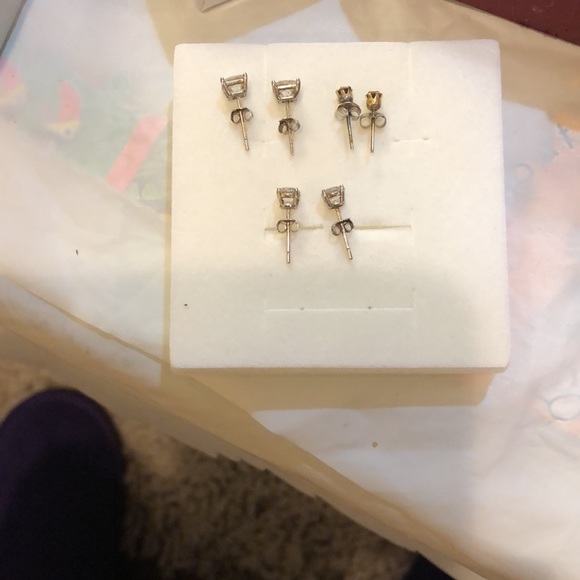 Three pairs of faux Diamond earrings set in silver - Picture 8 of 8